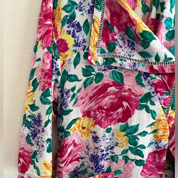 Vintage Pink Floral Victoria Secrets Robe w/ tie  -size Small - Picture 5 of 9